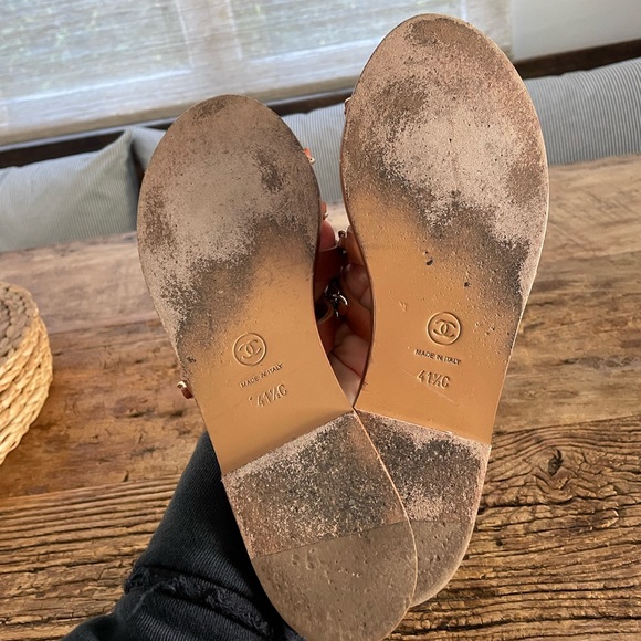 CHANEL LEATHER CHAIN TOE RING SANDALS - Picture 5 of 5